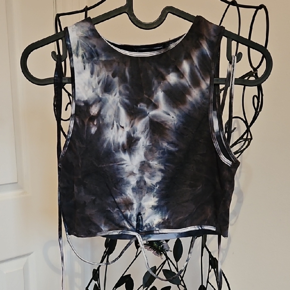 Tie-Dye Sleeveless Crop Top